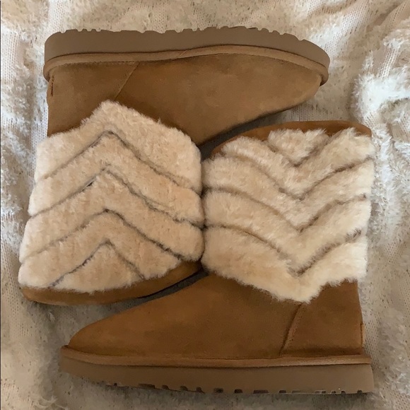 ❌SOLD❌NEW LISTING!! UGG TANIA - Picture 2 of 5